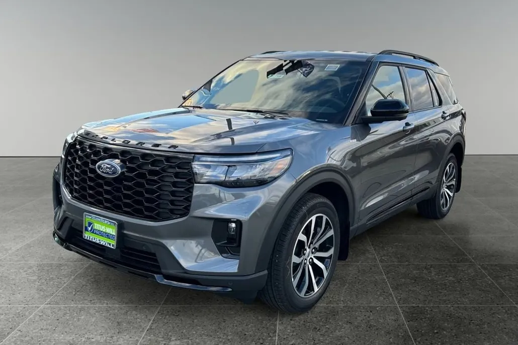 2025 Ford Explorer ST-Line photo 1