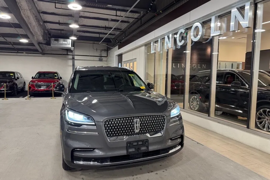 2023 Lincoln Aviator Standard photo 1