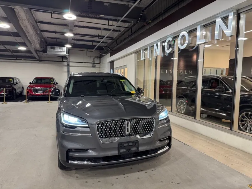 2023 Lincoln Aviator Standard photo 1