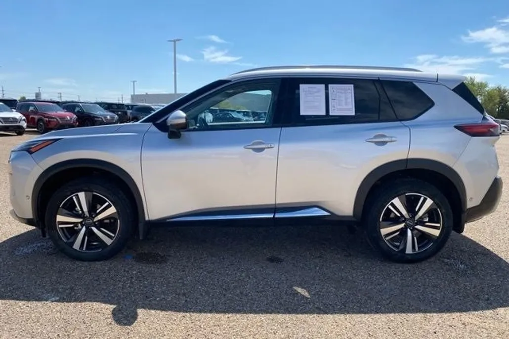 2022 Nissan Rogue Platinum photo 1