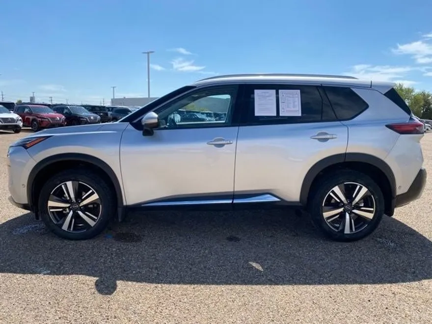 2022 Nissan Rogue Platinum photo 1