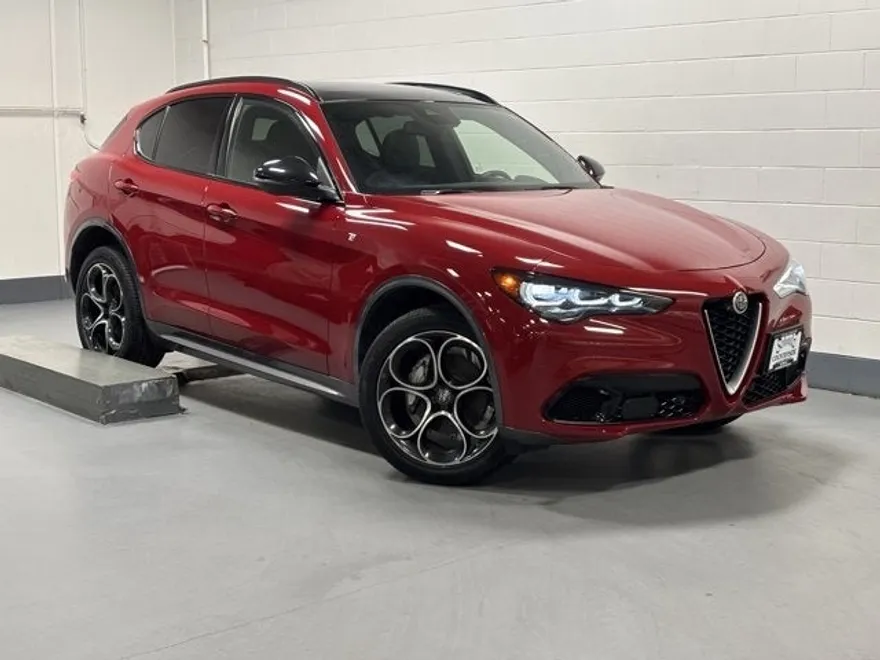 2024 Alfa Romeo Stelvio Ti photo 1