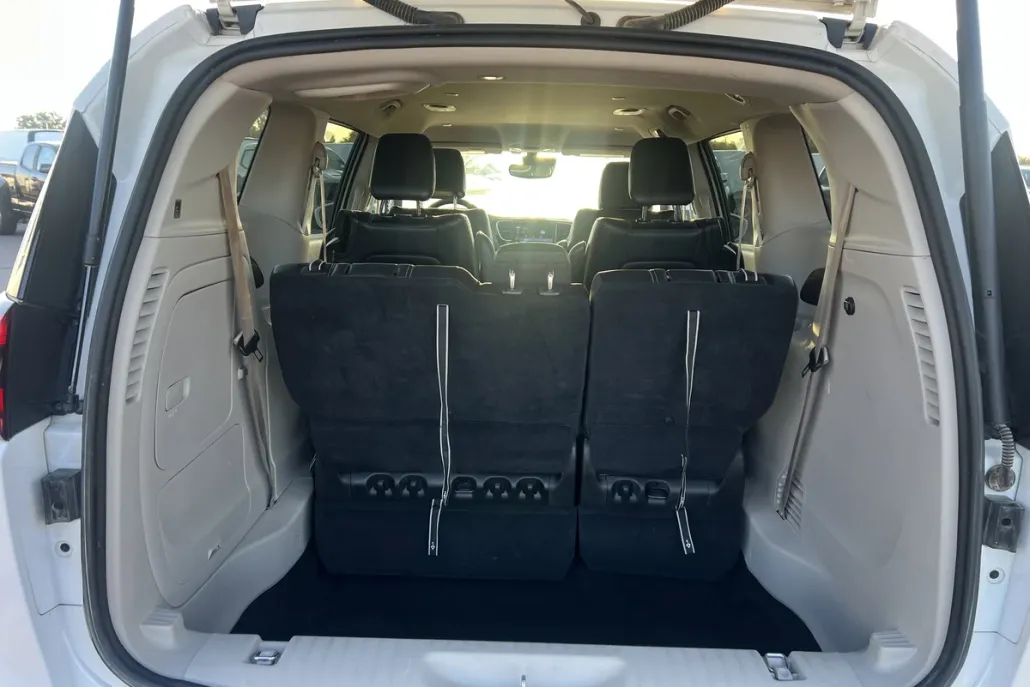 2022 Chrysler Pacifica Hybrid Touring L photo 1