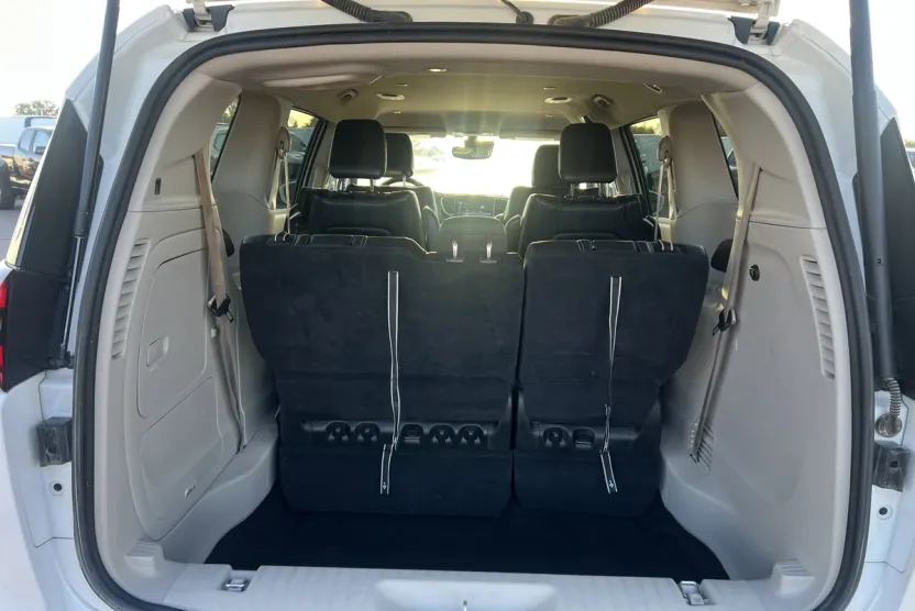 2022 Chrysler Pacifica Hybrid Touring L photo 1