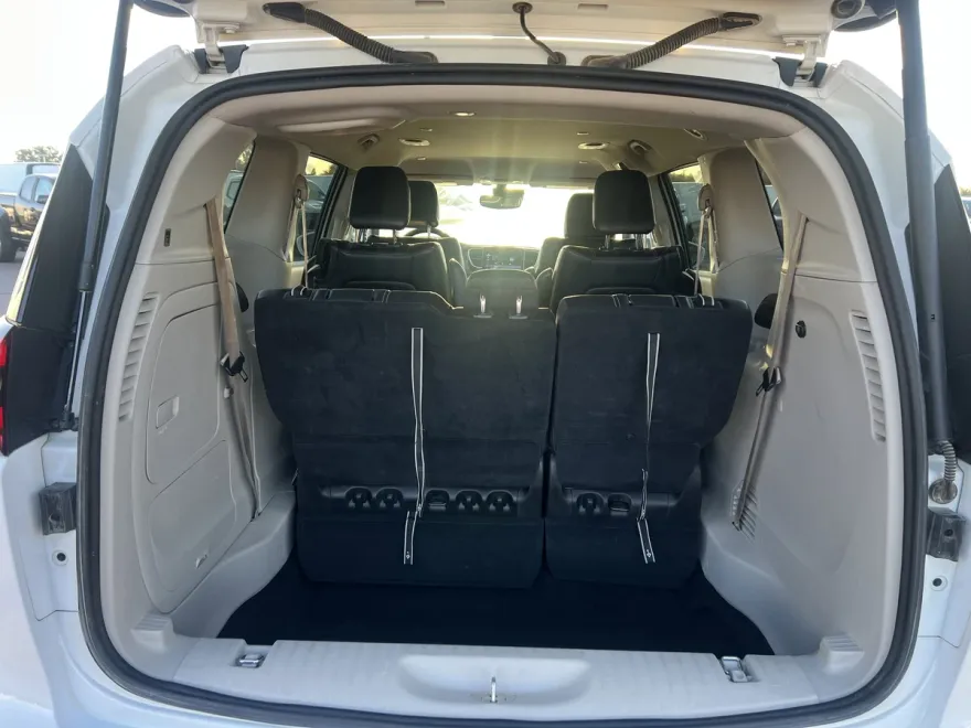 2022 Chrysler Pacifica Hybrid Touring L photo 1