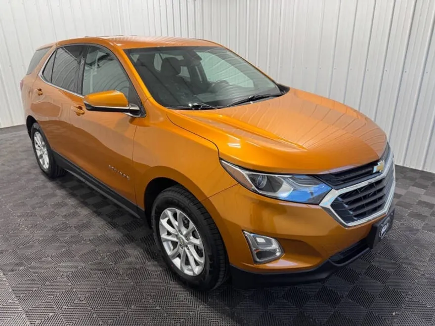 2019 Chevrolet Equinox LT photo 1