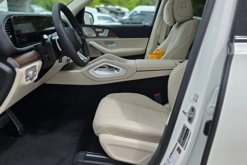 2026 Mercedes Benz GLS 450 4MATIC photo 1