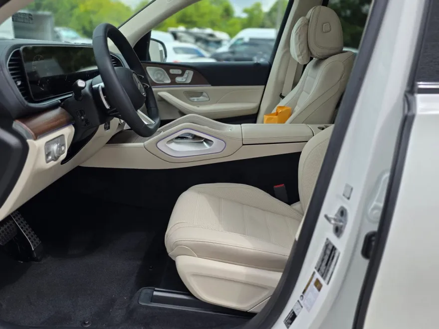 2026 Mercedes Benz GLS 450 4MATIC photo 1