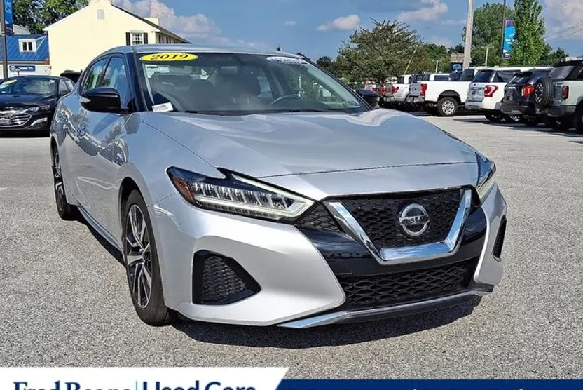2019 Nissan Maxima SV photo 1