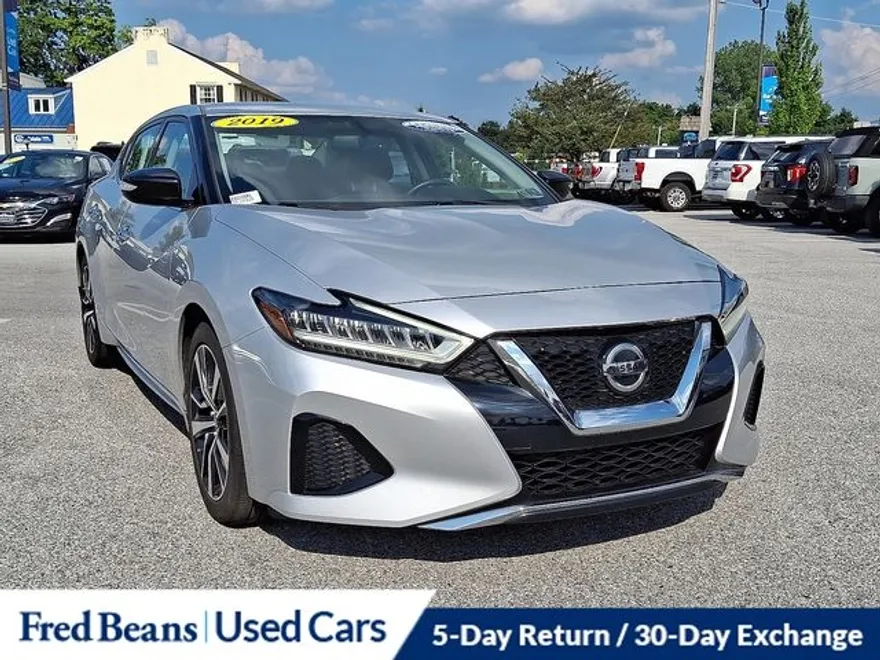 2019 Nissan Maxima SV photo 1