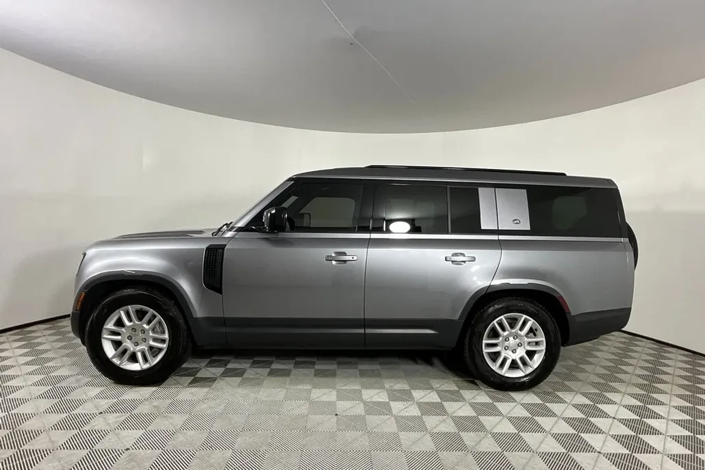 2024 Land Rover Defender 130 S photo 1