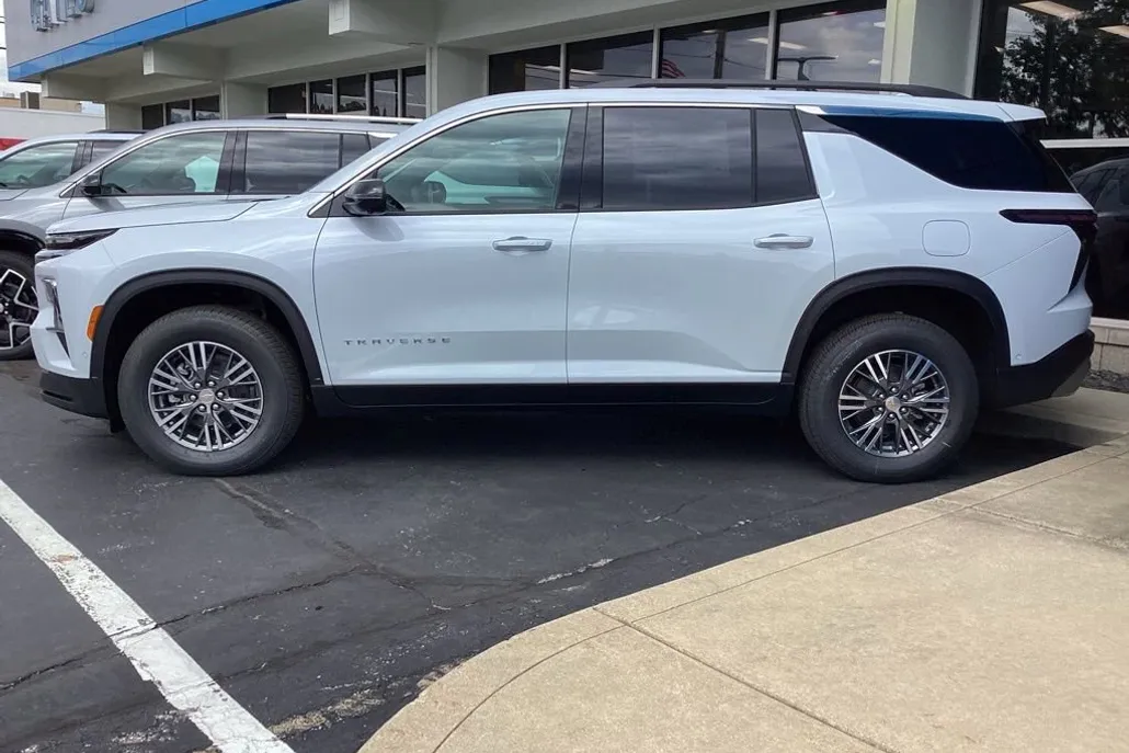 2026 Chevrolet Traverse photo 1