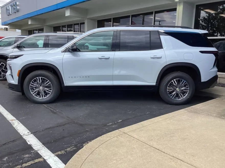 2026 Chevrolet Traverse photo 1