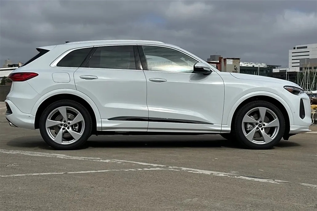 2025 Audi Q5 2.0T Premium photo 1