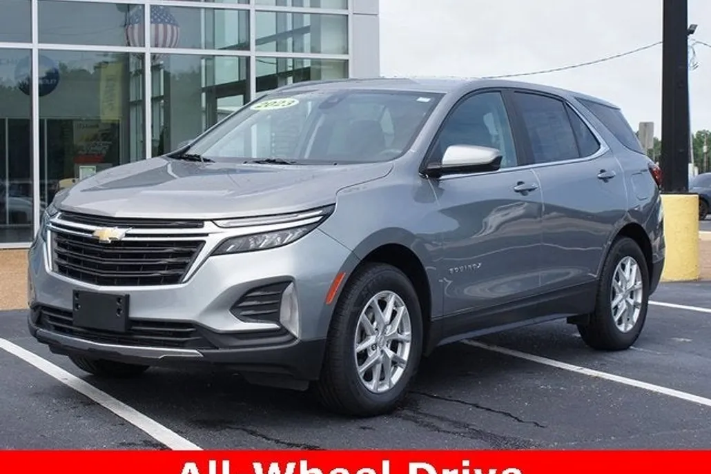 2023 Chevrolet Equinox LT photo 1