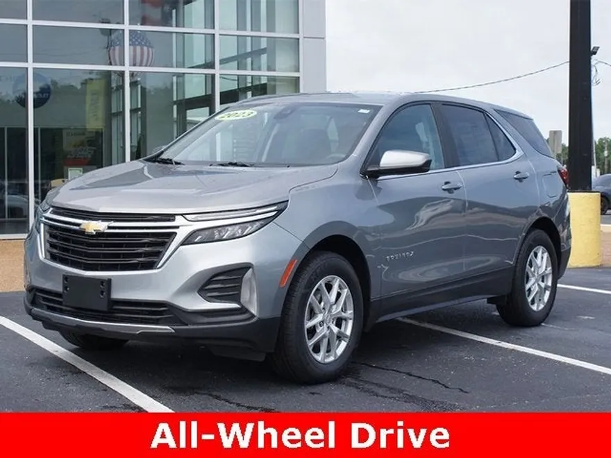 2023 Chevrolet Equinox LT photo 1