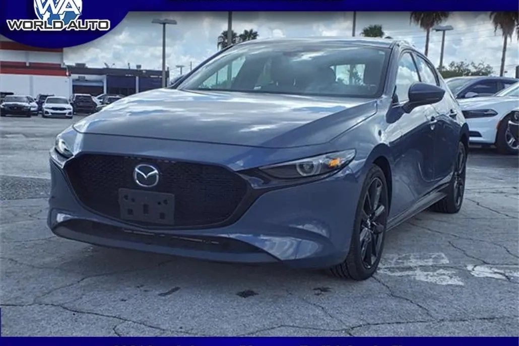 2022 Mazda Mazda3 Premium photo 1