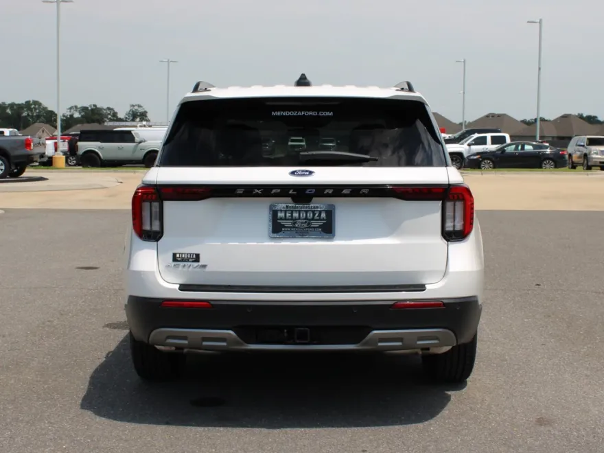 2025 Ford Explorer photo 1