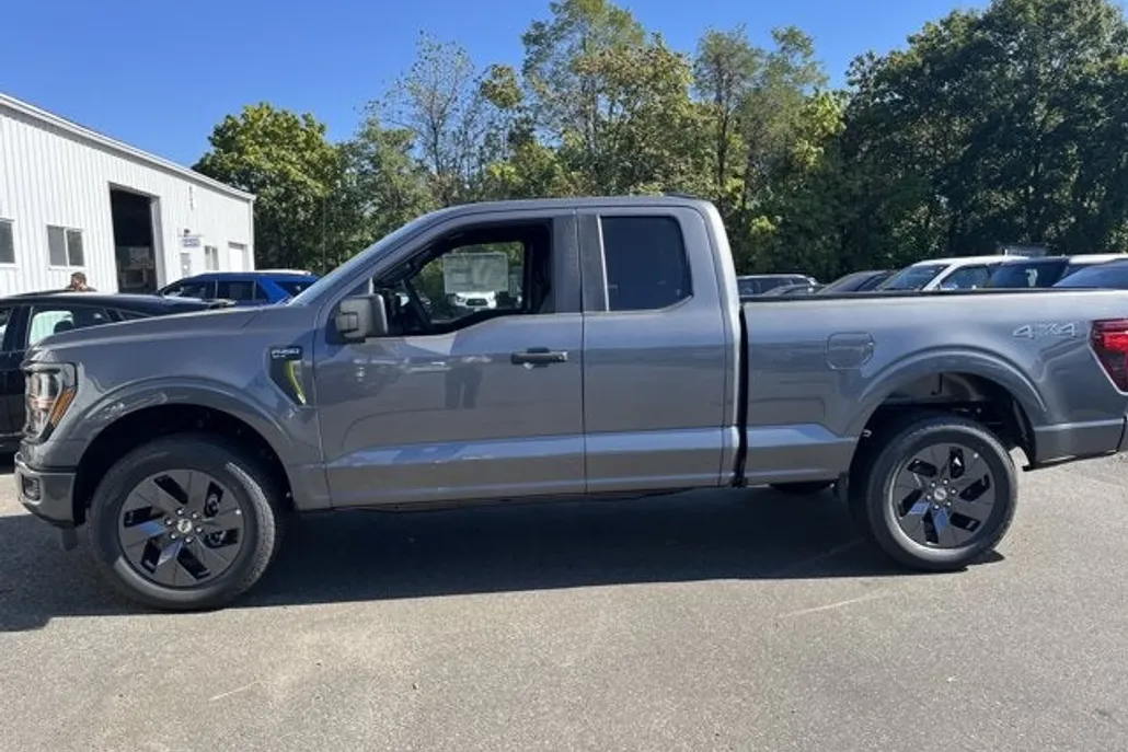 2025 Ford F-150 STX photo 1