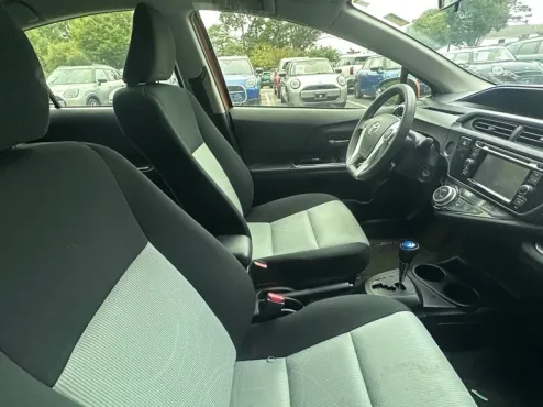 2015 Toyota Prius C Two photo 4