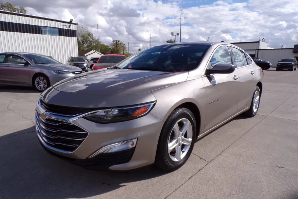 2024 Chevrolet Malibu photo 1