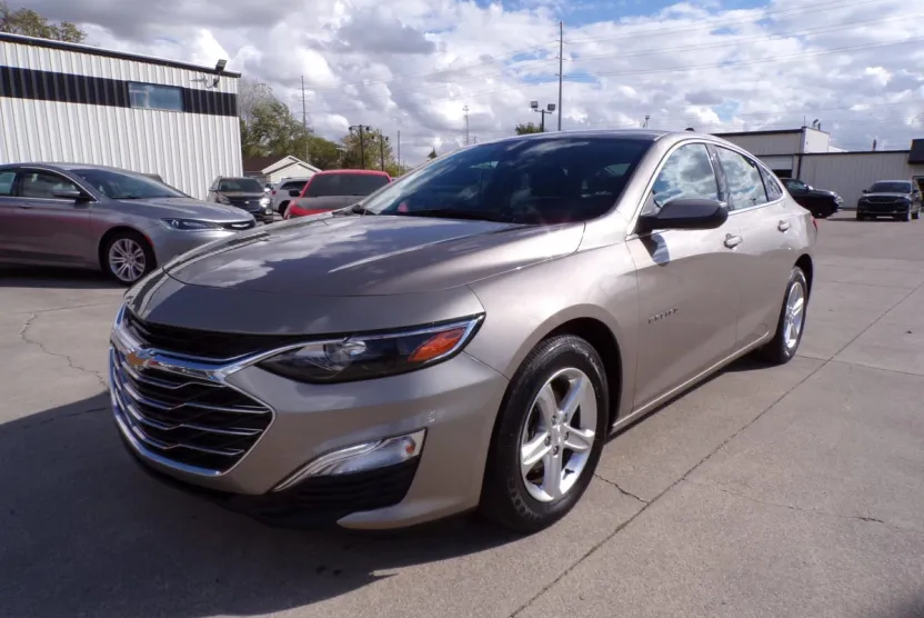 2024 Chevrolet Malibu photo 1