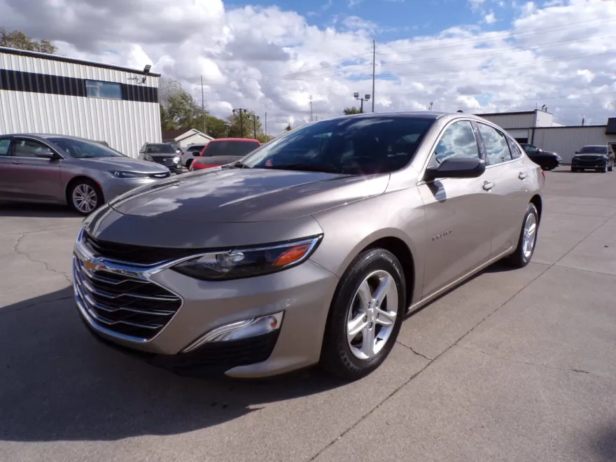 2024 Chevrolet Malibu photo 1