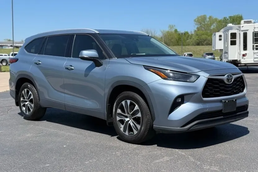2022 Toyota Highlander XLE photo 1