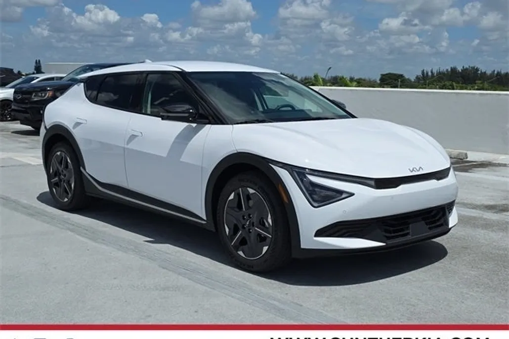 2025 Kia EV6 Light photo 1