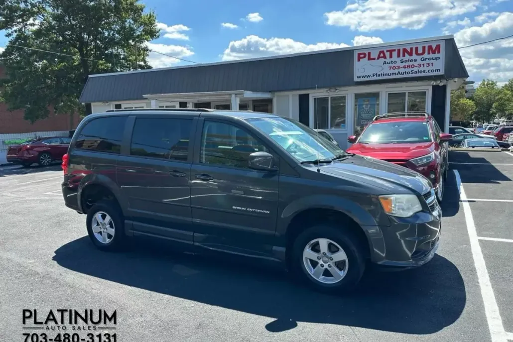 2012 Dodge Grand Caravan SXT photo 1
