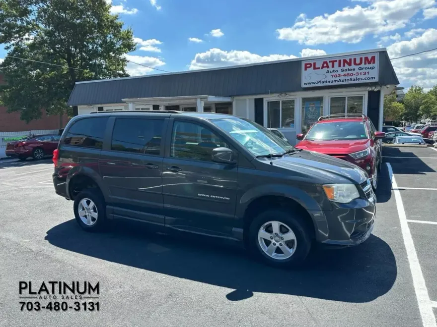 2012 Dodge Grand Caravan SXT photo 1