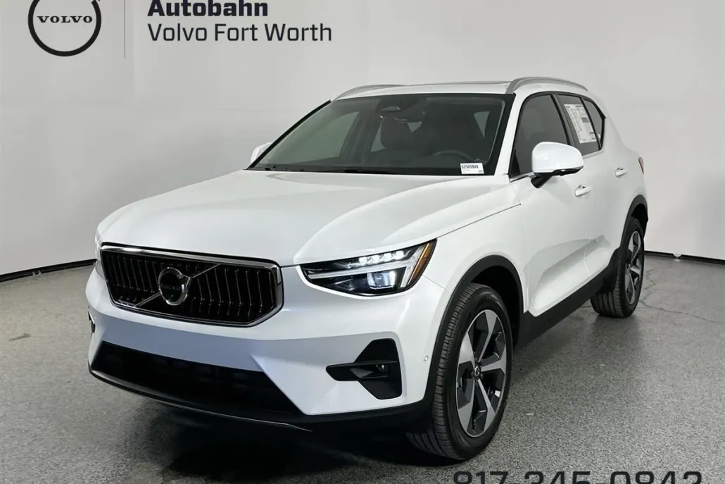 2025 Volvo XC40 AWD Plus photo 1