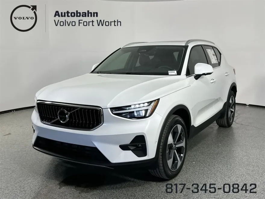 2025 Volvo XC40 AWD Plus photo 1