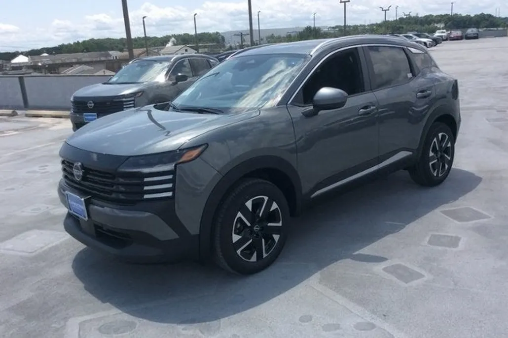2025 Nissan Kicks SV photo 1