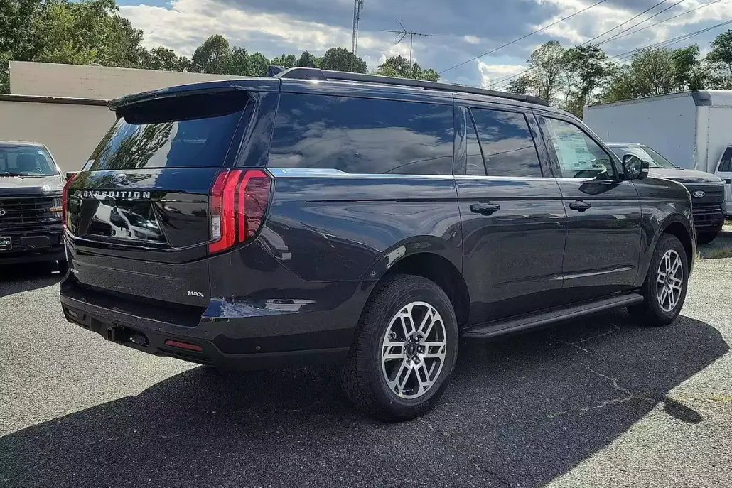 2025 Ford Expedition MAX photo 1