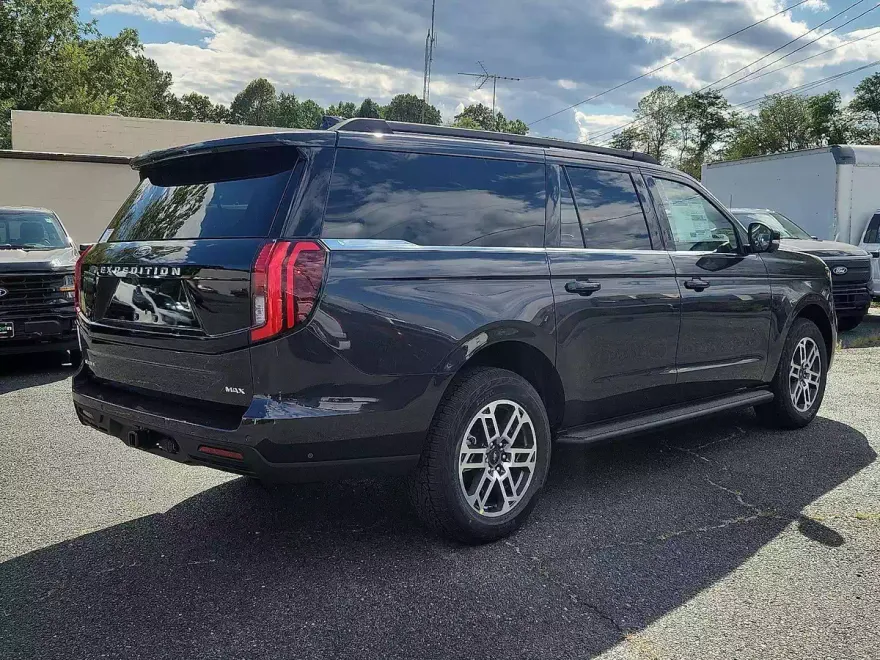 2025 Ford Expedition MAX photo 1