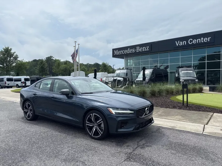 2022 Volvo S60 Recharge T8 R-Design Expression photo 1