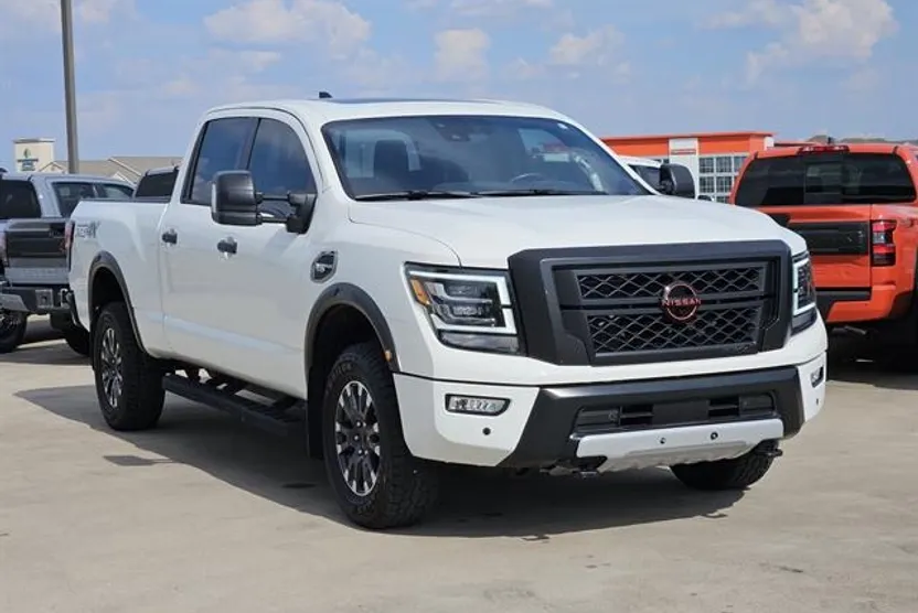 2024 Nissan Titan PRO-4X photo 1