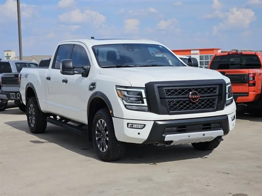 2024 Nissan Titan PRO-4X photo 1