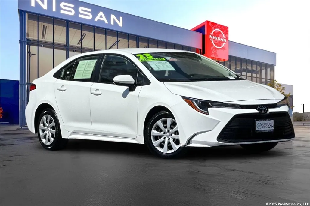 2023 Toyota Corolla LE photo 1