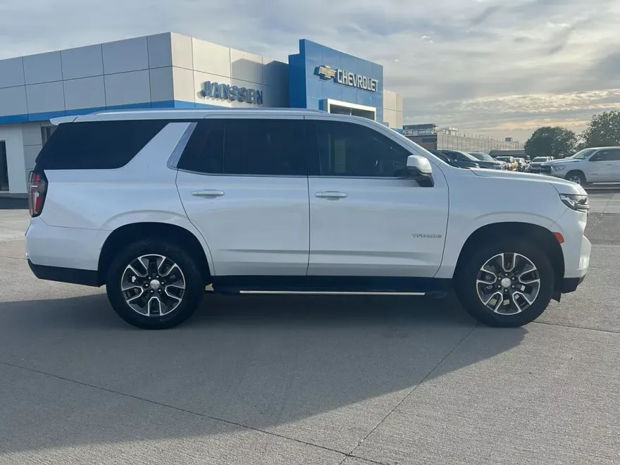 2021 Chevrolet Tahoe LT photo 1