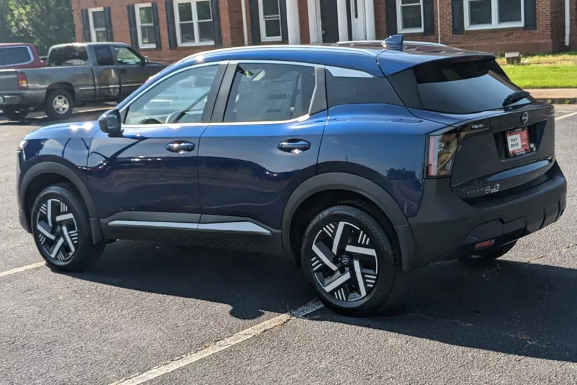 2025 Nissan Kicks SV photo 1