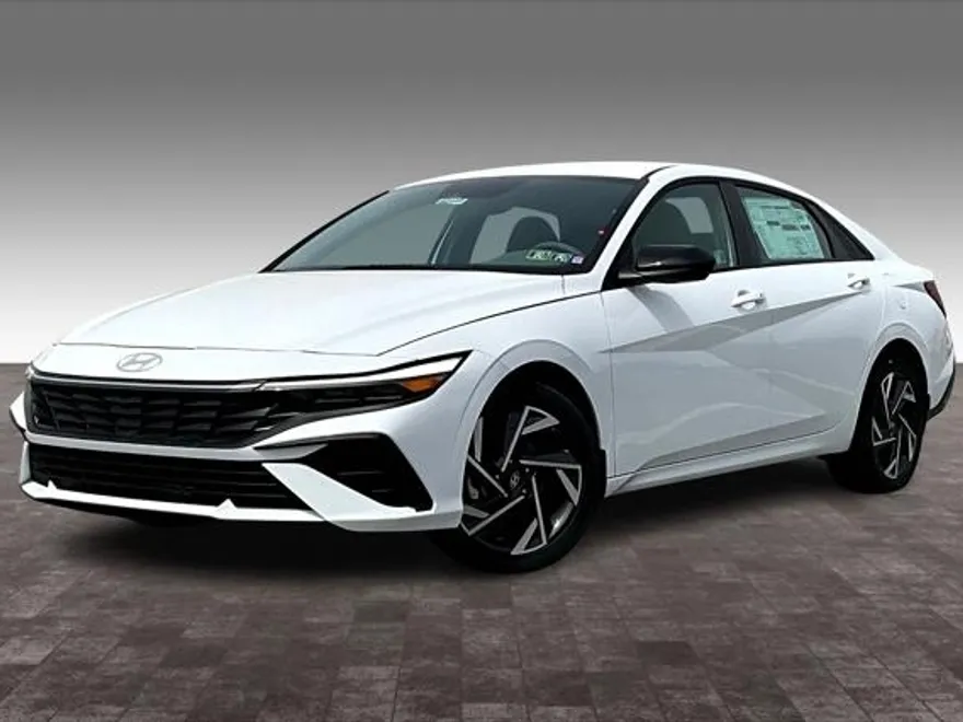 2025 Hyundai Elantra SEL Sport photo 1