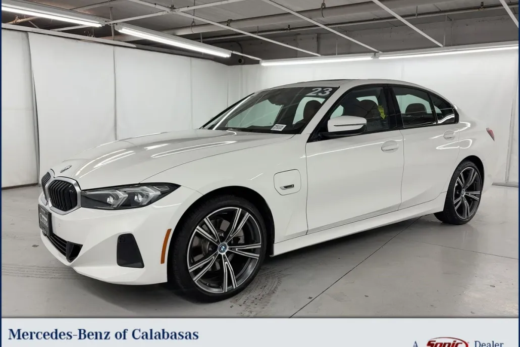2023 Bmw 330e Sedan photo 1