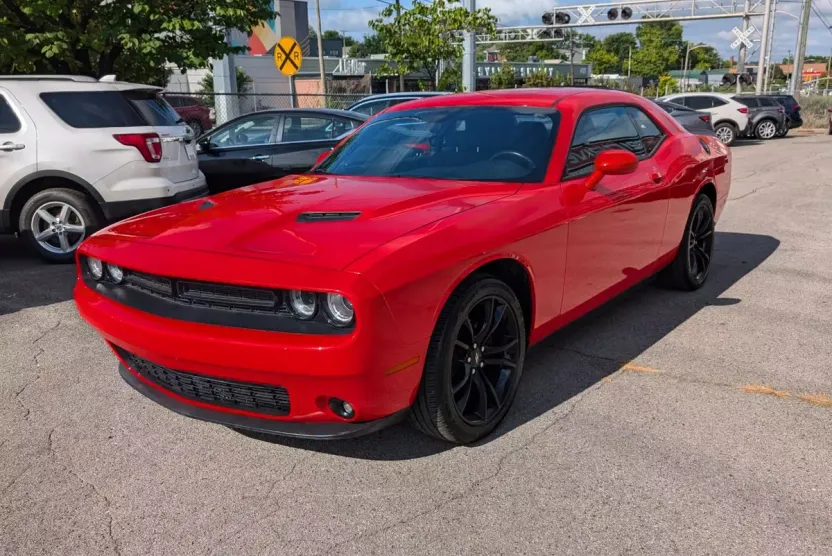 2018 Dodge Challenger SXT photo 1