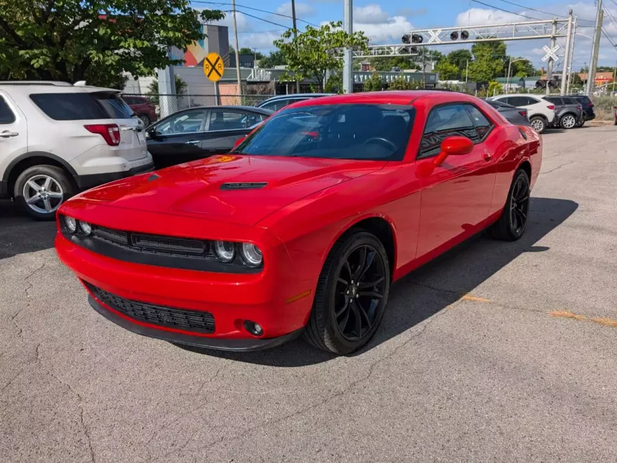 2018 Dodge Challenger SXT photo 1