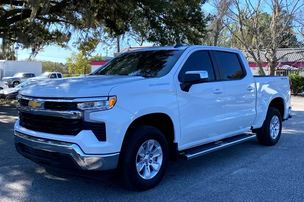 2024 Chevrolet Silverado 1500 LT photo 1