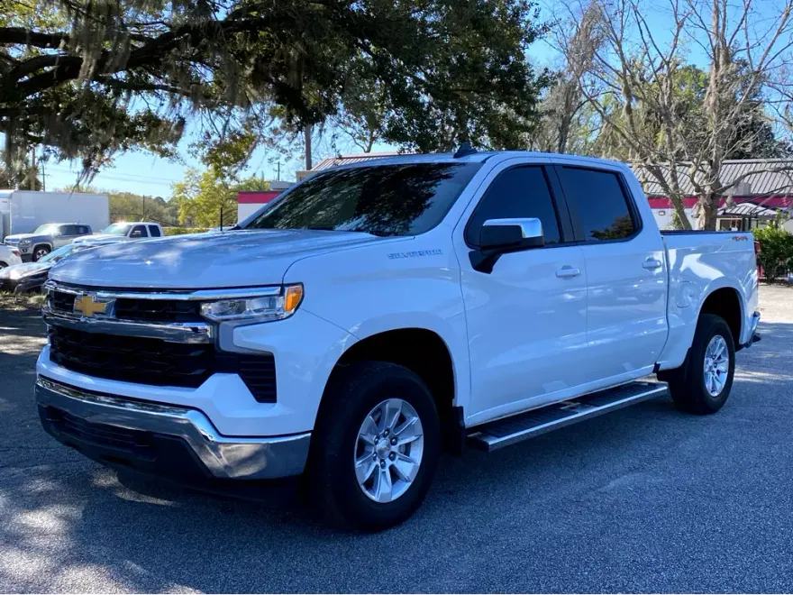 2024 Chevrolet Silverado 1500 LT photo 1