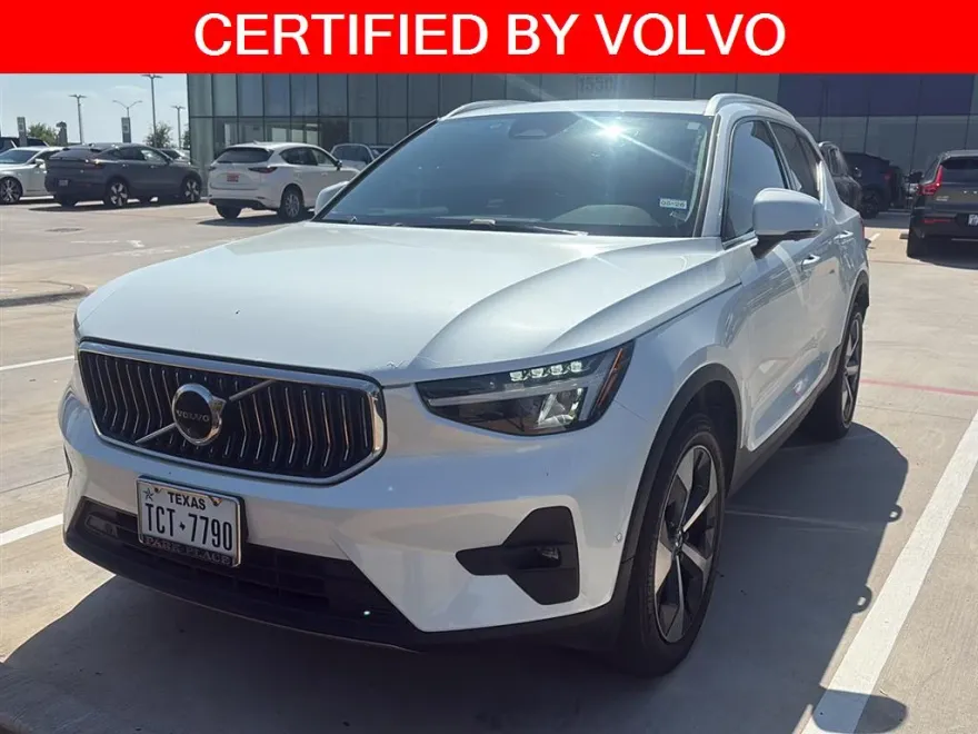 2023 Volvo XC40 Plus photo 1