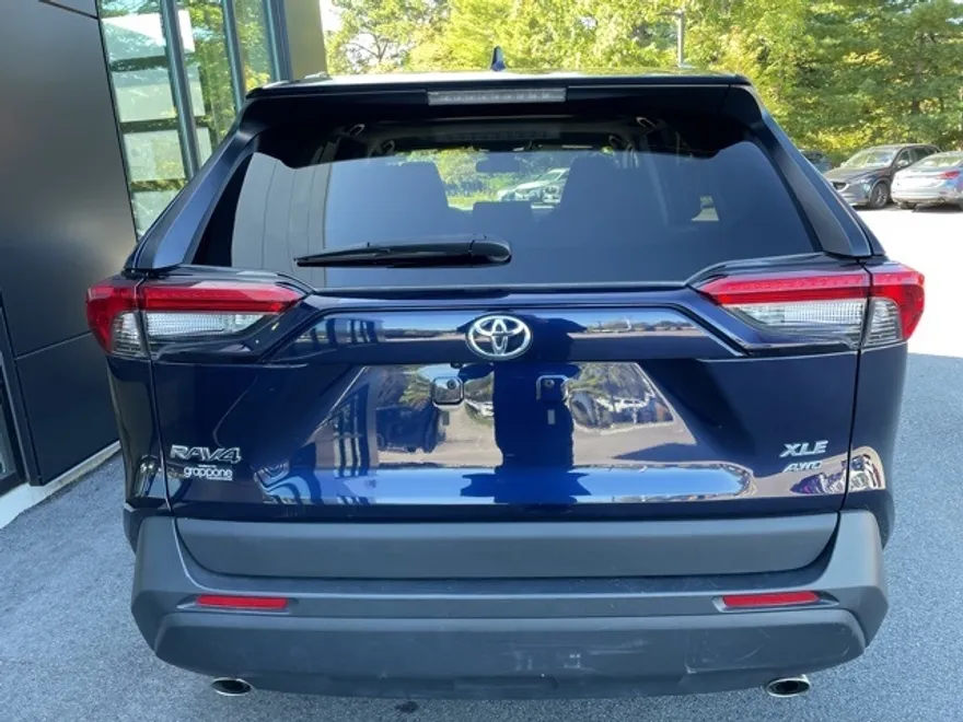 2023 Toyota RAV4 XLE photo 1